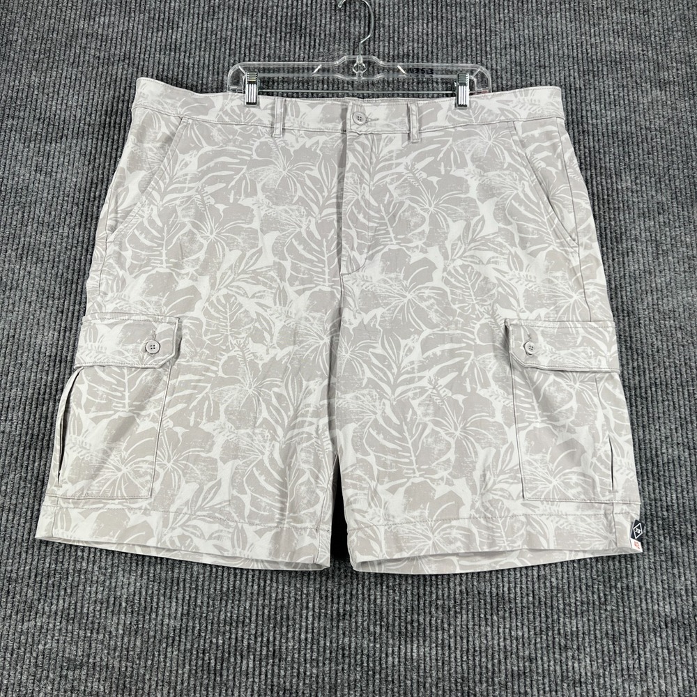 St. Johns Bay Shorts Mens Size 42 Gray Floral Cargo Pockets Casual Comfort New